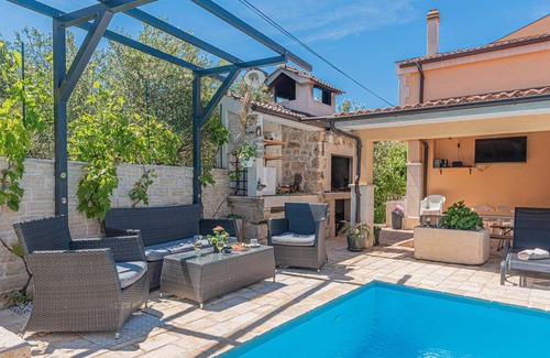 Brodarica Apartment | Lovely apartment in Sibenik with sauna