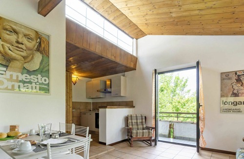 Arolo House | Lovely apartment in villa for 6 guests with TV, terrace, pets allowed and parking