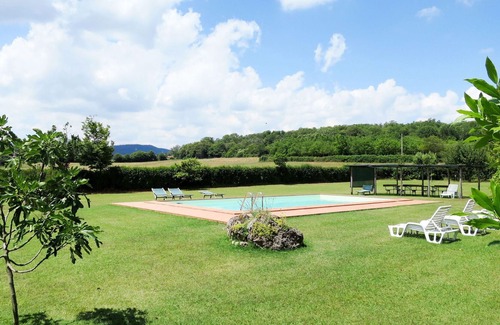 Montieri House | Lovely apartment in villa for 4 guests with pool, WIFI, patio, pets allowed and parking
