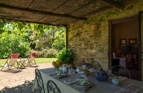 Scansano Villa | Lovely apartment in villa for 4 guests with WIFI, TV, terrace, pets allowed and parking