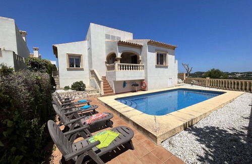 Costa Nova House | Lovely apartment in villa with WIFI, A/C, private pool, TV, terrace, pets allowed and parking