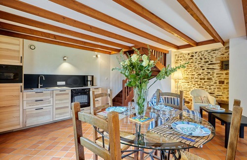 Savigny House | Lovely apartment in villa for 3 guests with WIFI, TV, patio, pets allowed and parking