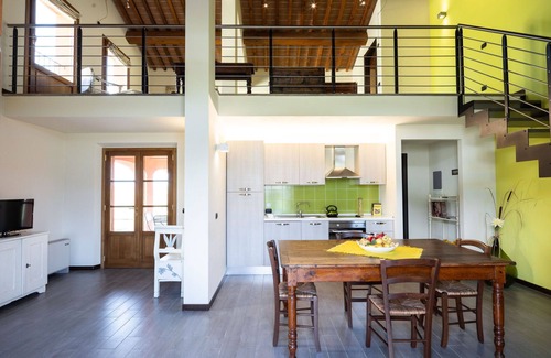 Larciano House | Lovely apartment in villa for 5 people with A/C, pool, WIFI, TV and patio