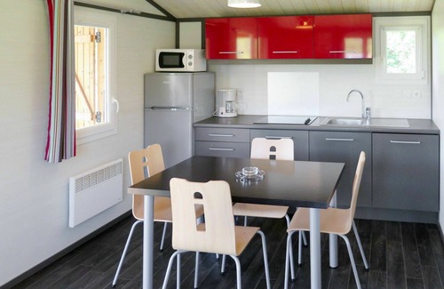 Saint-Medard House | Lovely apartment in villa for 4 people with pool, WIFI, TV, terrace, pets allowed and parking