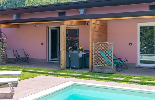 Colico Piano House | Lovely apartment in villa for 6 guests with WIFI, pool, TV, terrace and parking