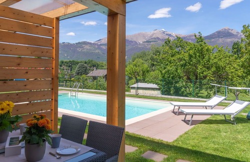 Colico Piano House | Lovely apartment in villa for 6 guests with WIFI, pool, TV, terrace and parking