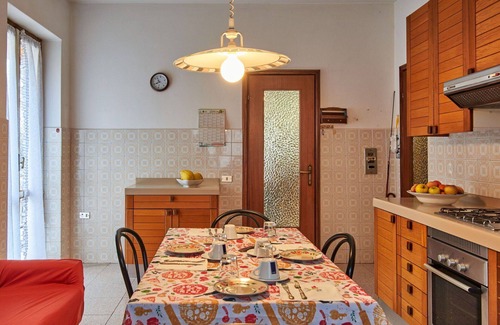Dervio House | Lovely apartment in villa for 16 people with WIFI, TV, balcony, pets allowed and parking