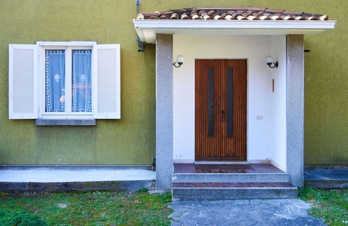 Dervio House | Lovely apartment in villa for 16 people with WIFI, TV, balcony, pets allowed and parking