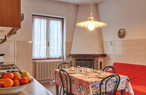 Dervio House | Lovely apartment in villa for 8 guests with WIFI, TV, balcony and pets allowed