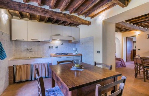 Aramo House | Lovely apartment in villa for 3 people with WIFI, pool, TV and terrace