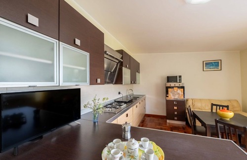 Silvi Villa | Lovely apartment in villa for 4 guests with WIFI, A/C, pool, TV, patio, pets allowed and parking