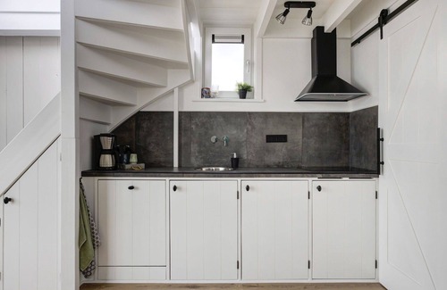 Woudsend House | Lovely apartment in villa for 4 guests with WIFI, patio and parking