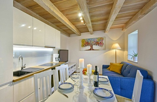 Kastelir House | Lovely apartment in villa for 4 people with A/C, WIFI, pool, TV, terrace and parking