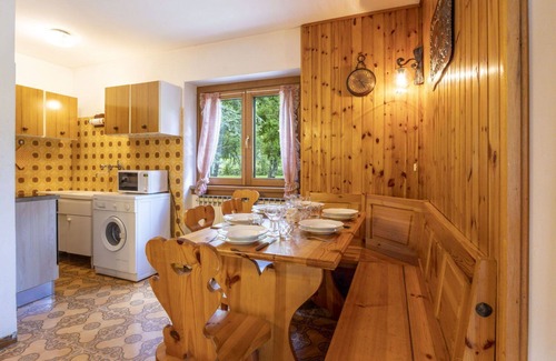 Campodolcino Apartment | Lovely apartment for 6 guests with WIFI, TV, terrace and parking