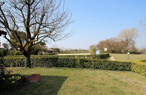 San Benedetto di Lugana Apartment | Lovely apartment for 6 people with pool, TV, patio, pets allowed and parking