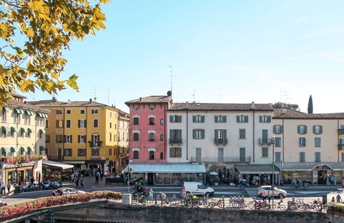 San Benedetto di Lugana Apartment | Lovely apartment for 6 people with pool, TV, patio, pets allowed and parking