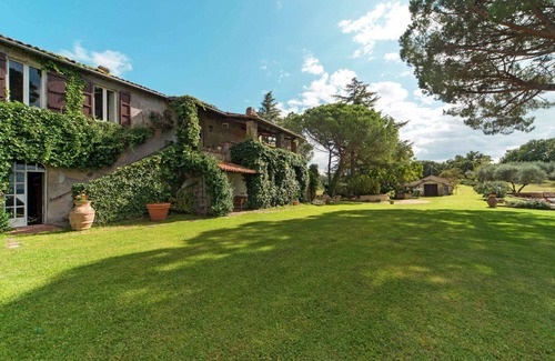 Bolsena Apartment | Lovely apartment for 6 people with WIFI, pool, TV, patio and pets allowed