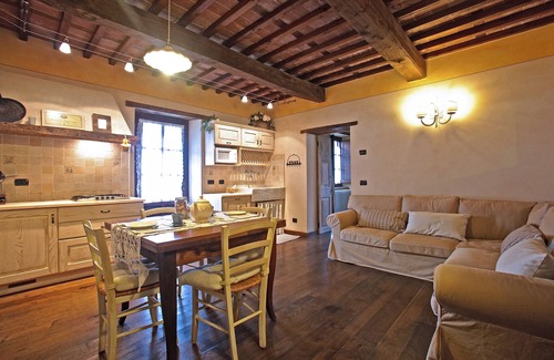 Pieve Fosciana Apartment | Lovely apartment in Tuscany traditional, sunny and panoramic country side villa.