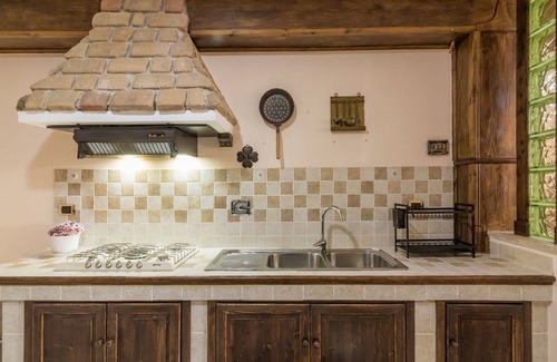 Roccagiovine Apartment | Lovely apartment with WIFI, hot tub, TV, terrace, pets allowed, panoramic view and parking