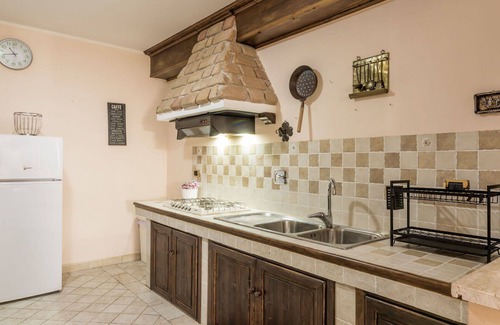 Roccagiovine Apartment | Lovely apartment with WIFI, hot tub, TV, terrace, pets allowed, panoramic view and parking