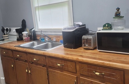 Adairsville Apartment | Lovely apartment with AC in charming calhoun Gan5 miles from I75 and Bucees.