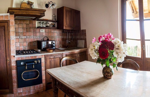 Allerona Apartment | Lovely apartment with WIFI, pool, TV, patio, pets allowed, panoramic view and parking