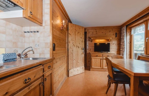 Hollersbach im Pinzgau Apartment | Lovely apartment for 20 people with WIFI, TV, terrace, pets allowed and parking