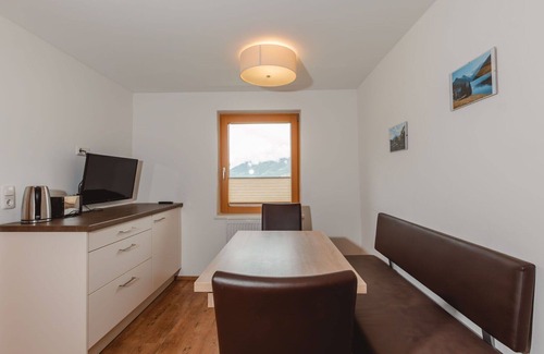Hollersbach im Pinzgau Apartment | Lovely apartment for 20 people with WIFI, TV, terrace, pets allowed and parking