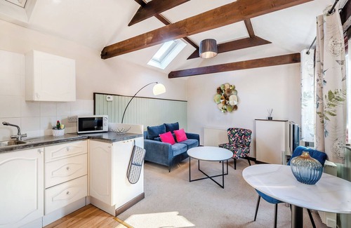 Colchester Cottage | Lovely barn in a beautiful setting with swimming pool.
