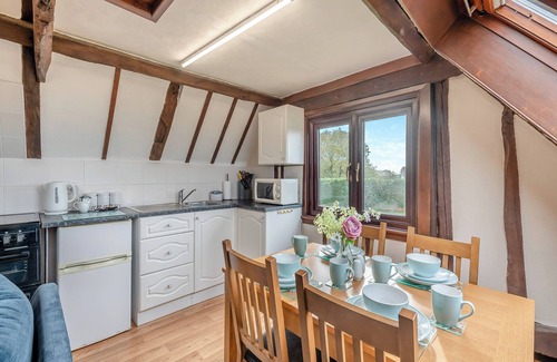 Colchester Cottage | Lovely barn in a beautiful setting with swimming pool.