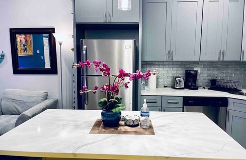 Washington Square West Apartment | Lovely Beautiful 2BR Apt in Center City