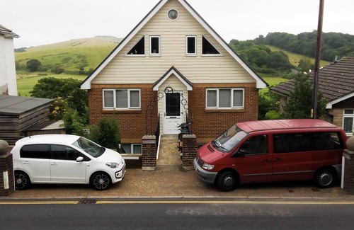 Brading Apartment | Lovely Bright Garden Apartment With WiFi & Spa overlooking RSPB reserve. Brading