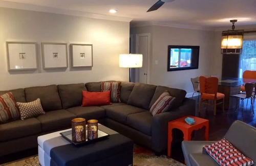 Chapel Hill House | Lovely Bungalow in private , secluded neighborhood near Carrboro
