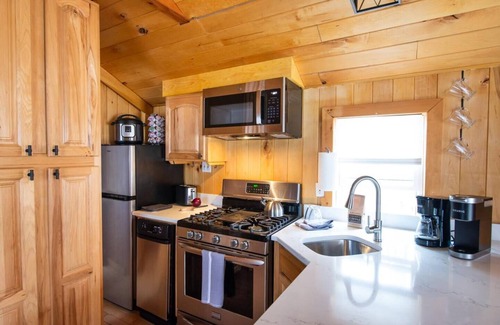 Warren Cabin | Lovely cabin nestled in the woods one minute from Sugarbush Resort