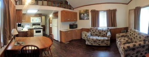 Cooper Landing House | Lovely Cabin with Lofted Interior Perfect for Nature Lovers in Alaska