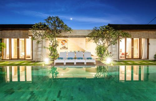 Padonan Villa | Lovely Canggu 4BR Private Pool Villa with Sundeck! 10mins Ride to Beach