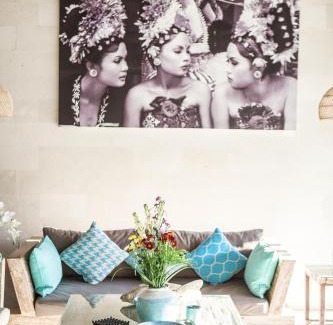 Padonan Villa | Lovely Canggu 4BR Private Pool Villa with Sundeck! 10mins Ride to Beach