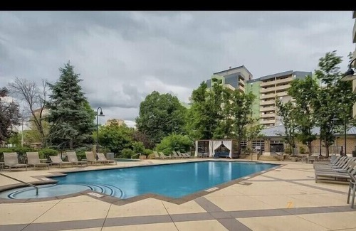Lincoln Park Condo | Lovely Condo 5min from the Convention Center!