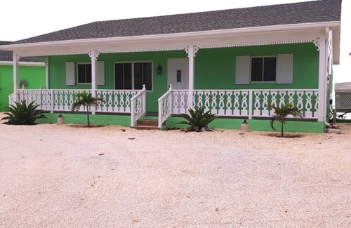West End Cottage | Lovely cottage situated on the Beach with Beautiful ocean views
