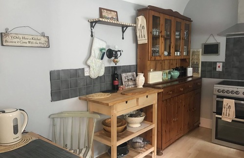 Leek House | LOVELY COTTAGE TERRACE HOME, Leek Centre