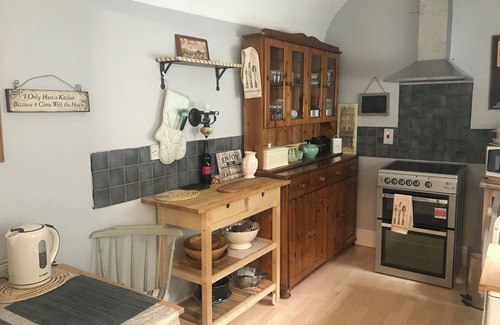 Leek House | LOVELY COTTAGE TERRACE HOME, Leek Centre