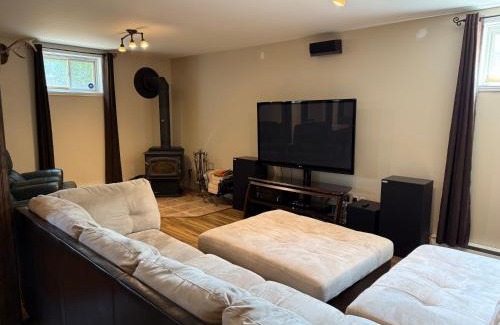 L'Ancienne-Lorette House | Lovely cottage with heated swimming pool