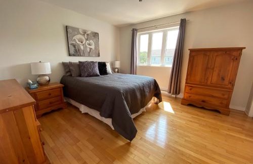 L'Ancienne-Lorette House | Lovely cottage with heated swimming pool
