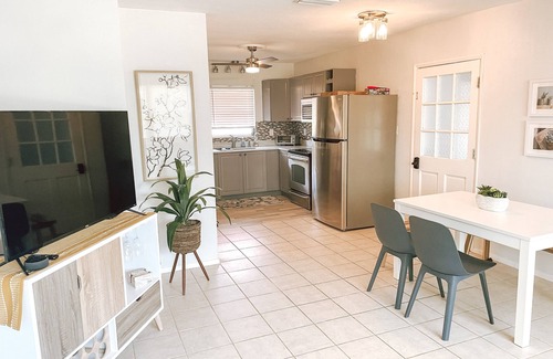 Golden Beach House | Lovely Dog-Friendly Oasis ~ Walk to Beach ~ Office