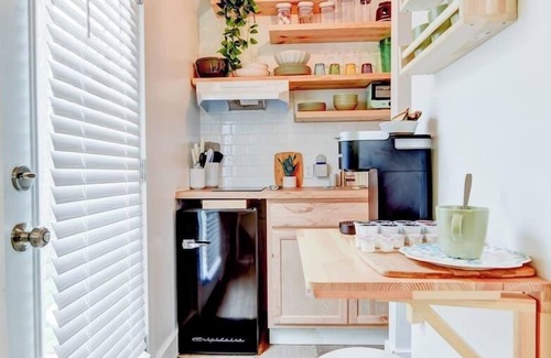 Rosewood House | Lovely East Austin Tiny Home!