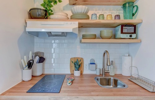 Rosewood House | Lovely East Austin Tiny Home!