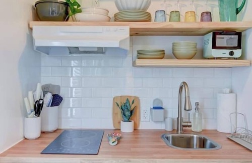Rosewood House | Lovely East Austin Tiny Home!