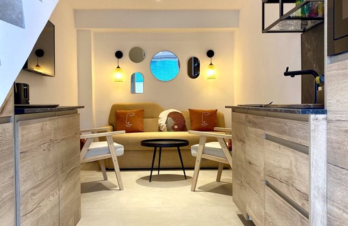 Saint-Tropez Apartment | Lovely, entirely renovated duplex next to the beach La Bouillabaisse