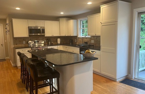 Jamestown House | Lovely Family House with Gardens and Fenced Yard