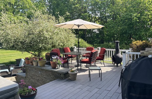 Jamestown House | Lovely Family House with Gardens and Fenced Yard